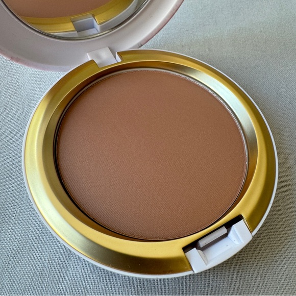 MAC Cosmetics Next To Nothing Bronzing Powder - Picture 3 of 8